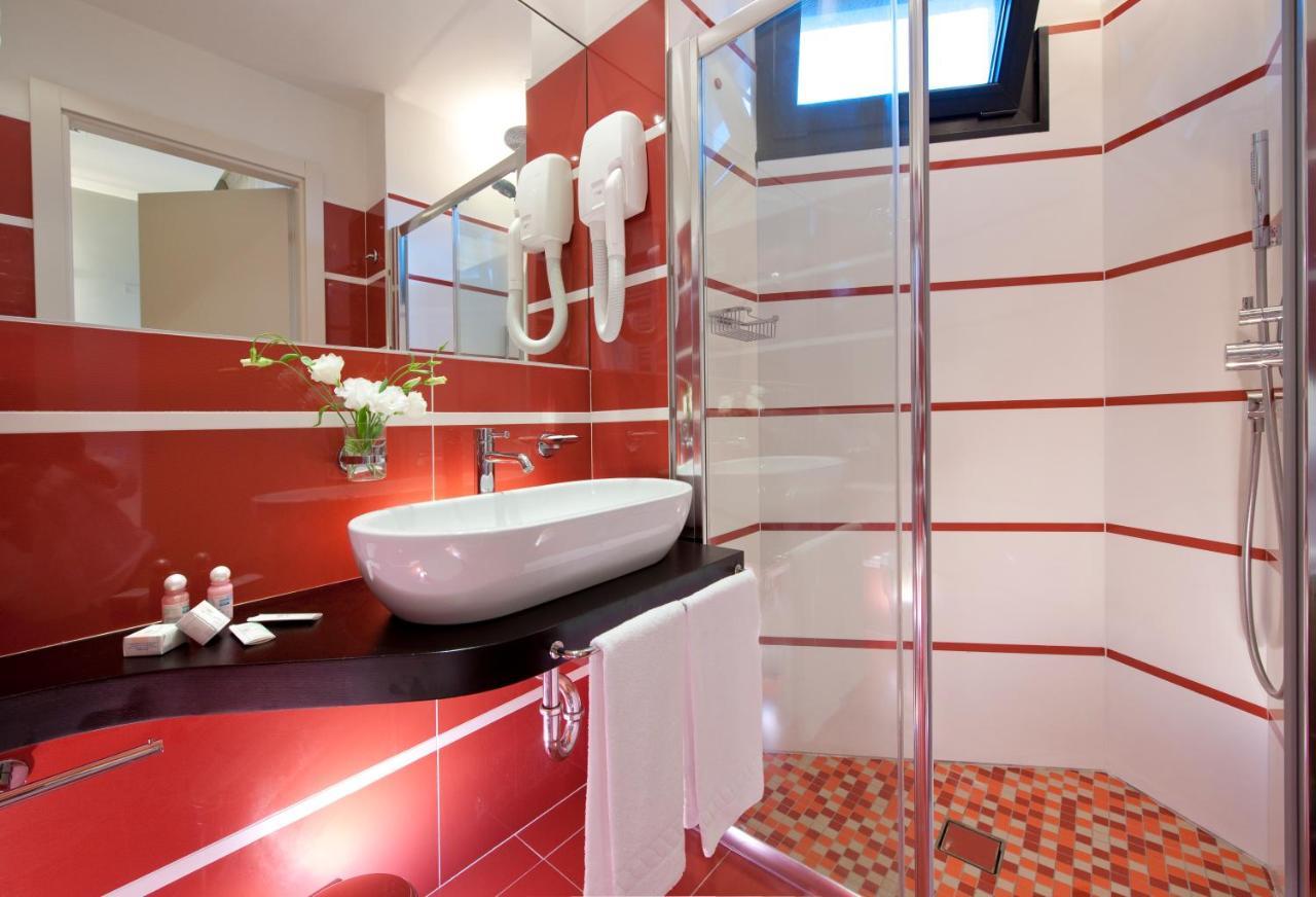 Hotel 2000 Riccione Szoba fotó