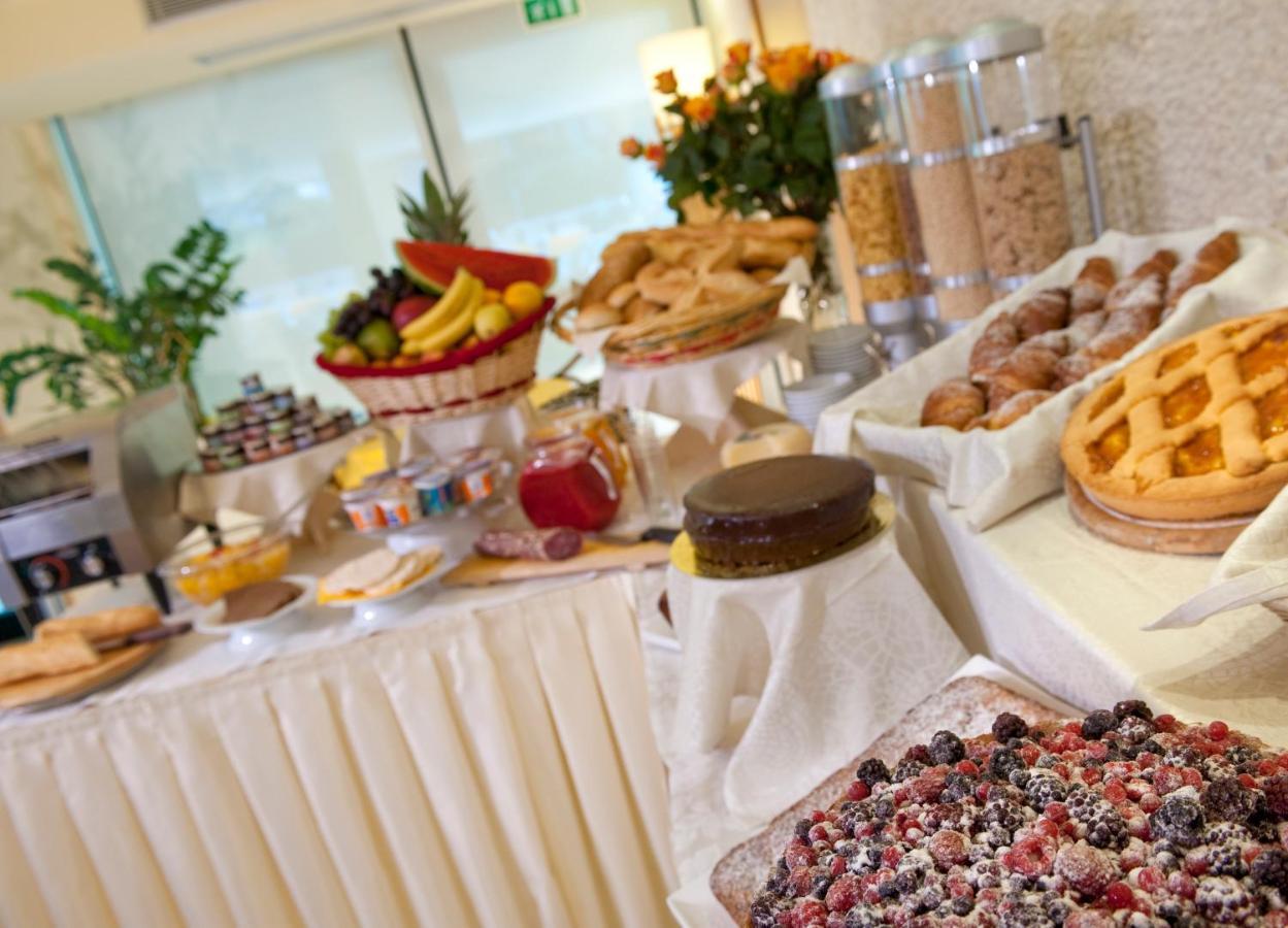 Hotel 2000 Riccione Kültér fotó