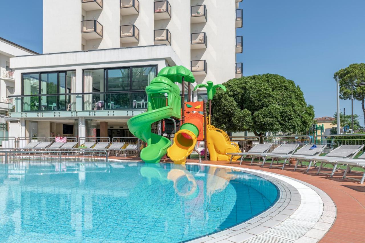Hotel 2000 Riccione Kültér fotó
