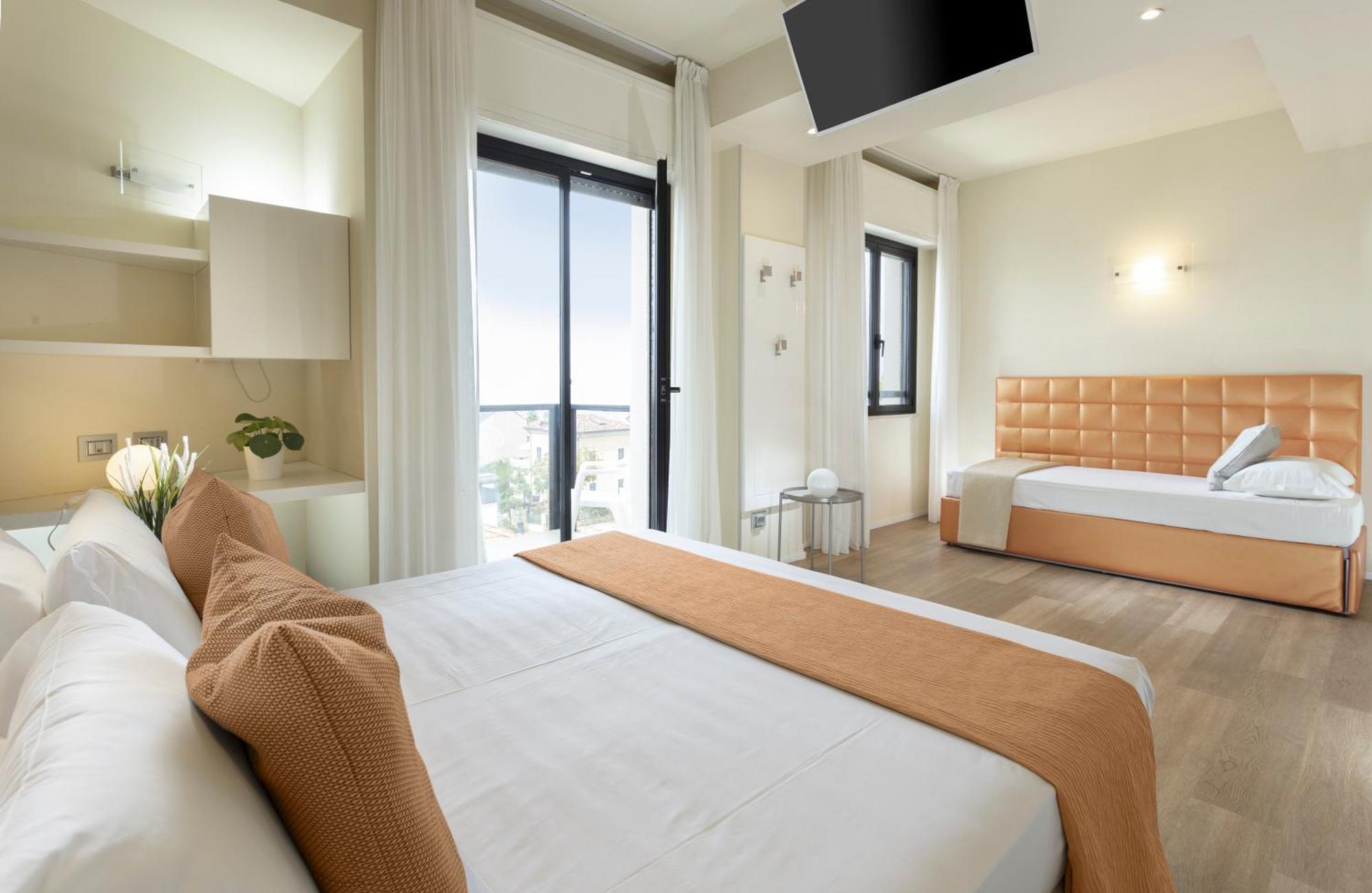 Hotel 2000 Riccione Kültér fotó