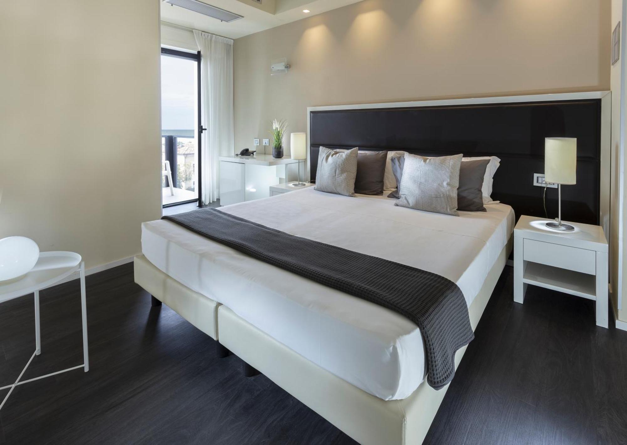 Hotel 2000 Riccione Kültér fotó