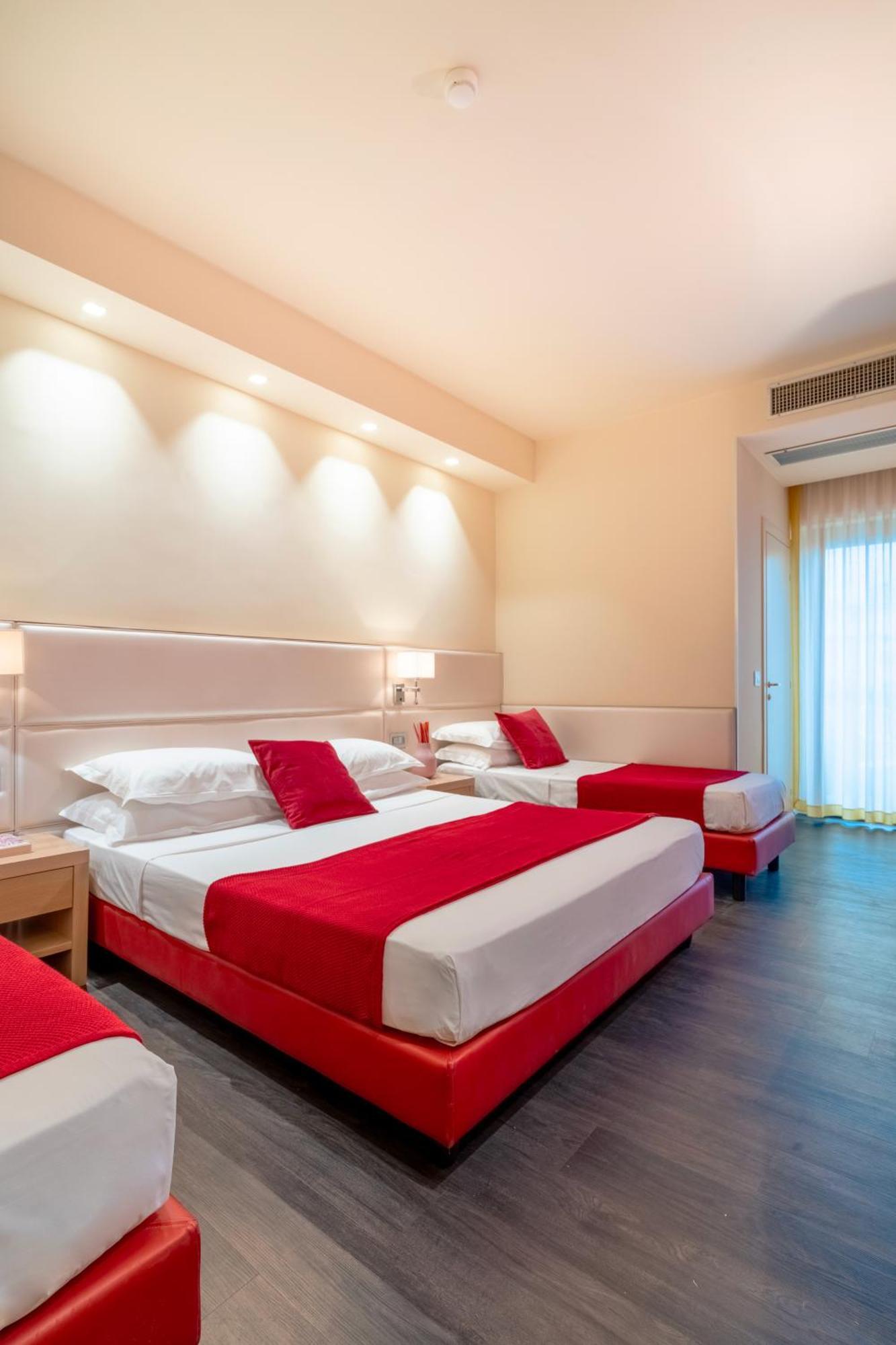 Hotel 2000 Riccione Kültér fotó
