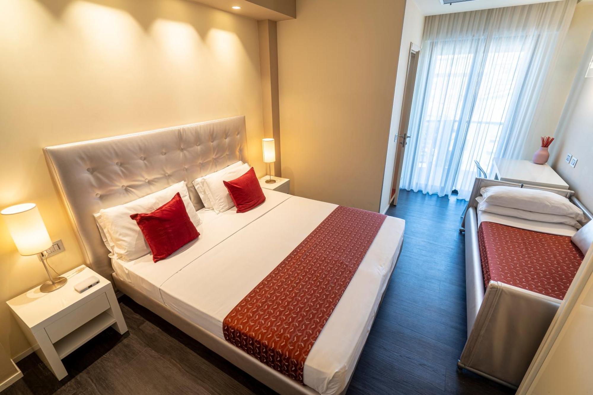 Hotel 2000 Riccione Kültér fotó